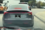 疑似新款特斯拉Model Y Plaid无伪装谍照 这次尾灯看上去好看多了