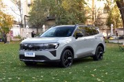 福特领睿新能源首发 大五座插混中型SUV 黑化外观