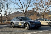 小米YU7实车图首曝，将于2025年6-7月上市，售价预计30-40万之间